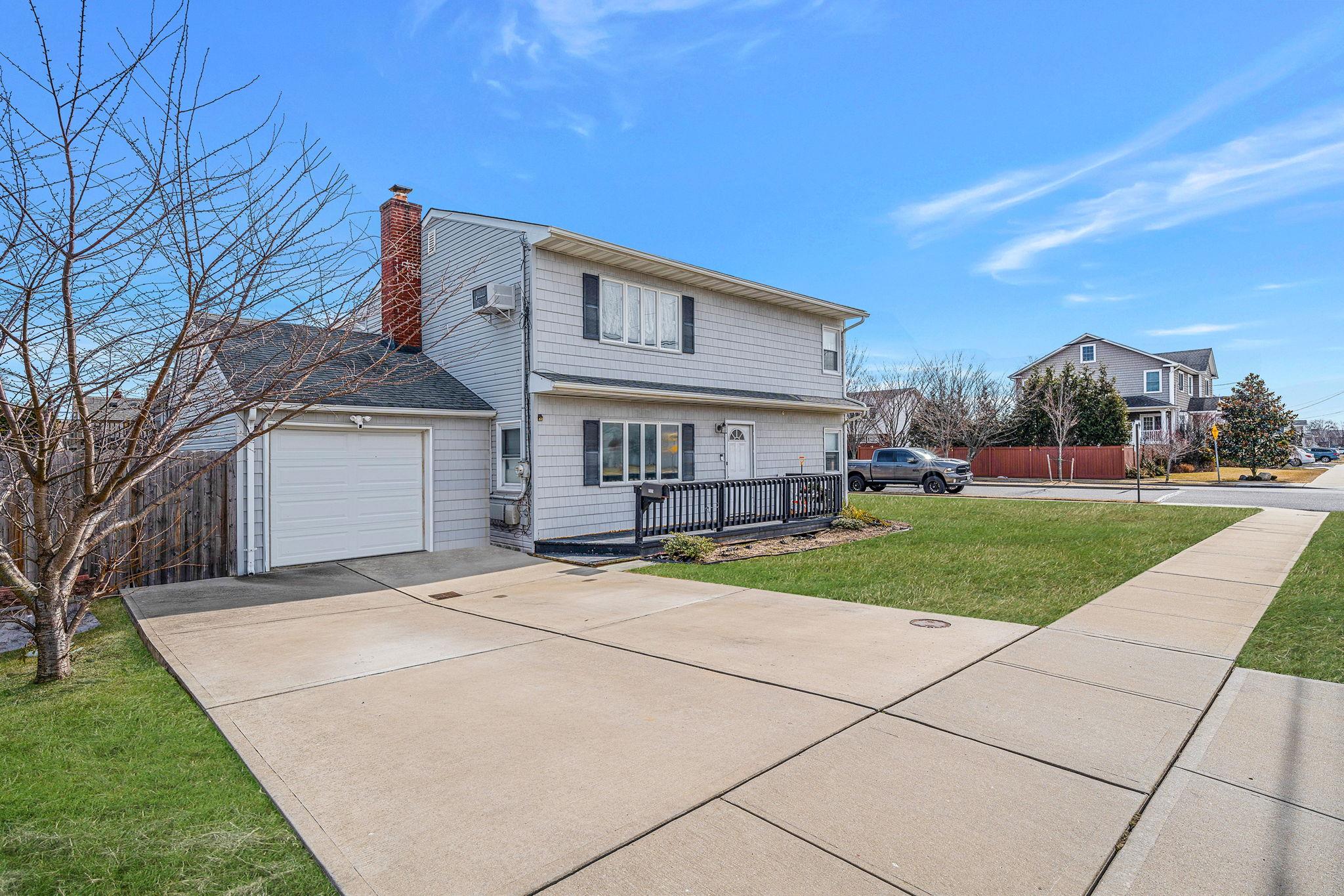 2325 Narraganset Avenue, Seaford, New York image 2