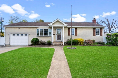 Homes For Sale - 101 Sexton Road<br/> Suffolk County, West Babylon, NY 11704