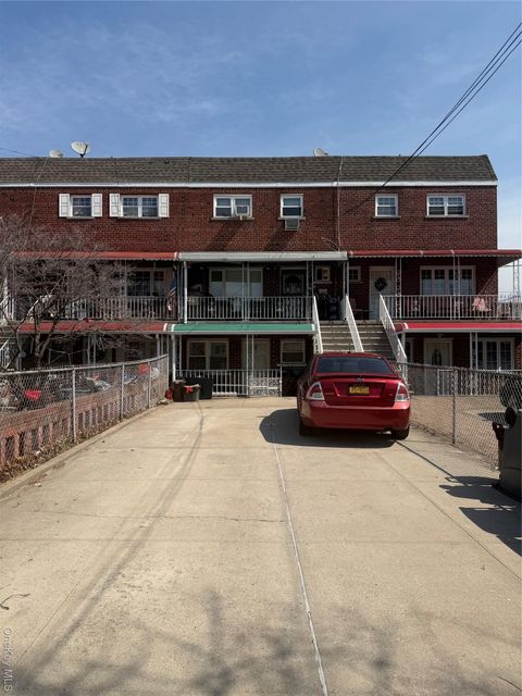 Multifamily For Sale - 264 Throgs Neck Boulevard<br/> Bronx County, Bronx, NY 10465