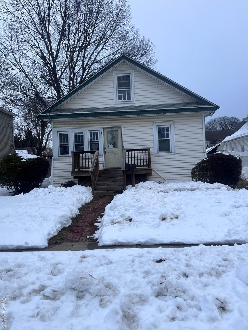 Photo of 311 Park Avenue, Freeport, NY 11520 (MLS # 965748)