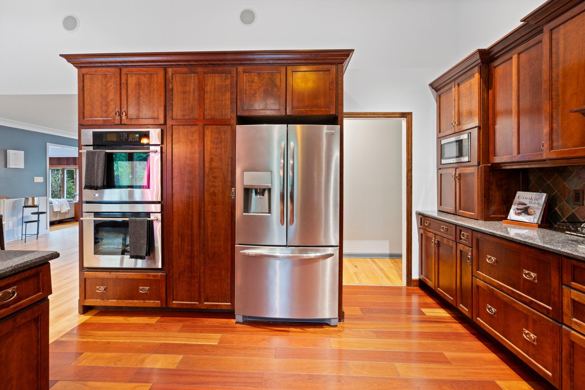 2 Canterbury Court, East Setauket, New York image 10