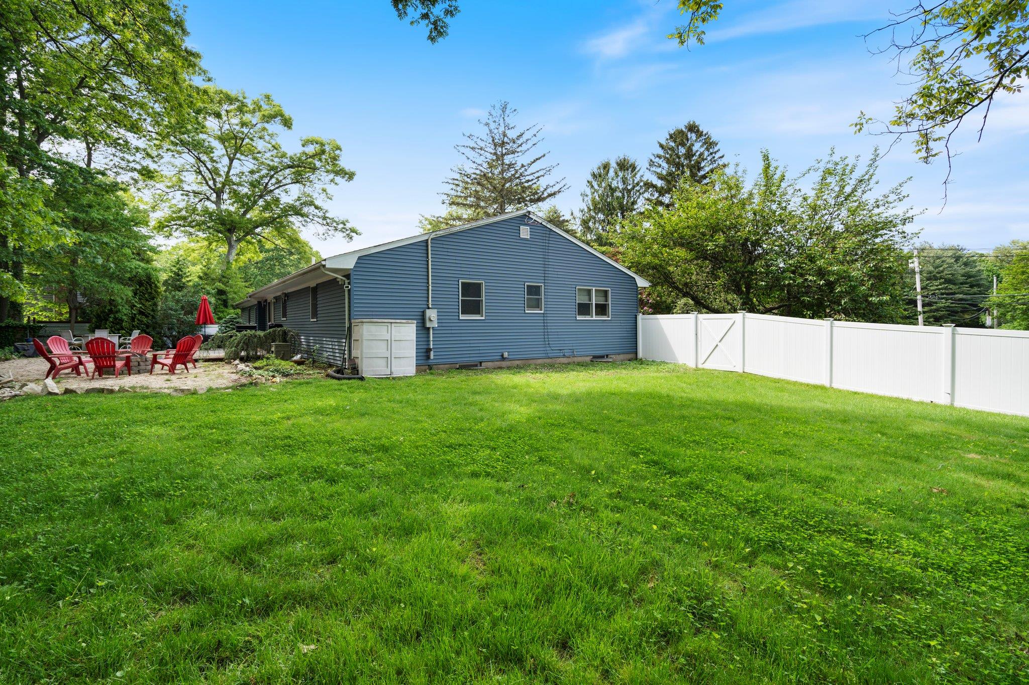 2 Canterbury Court, East Setauket, New York image 37