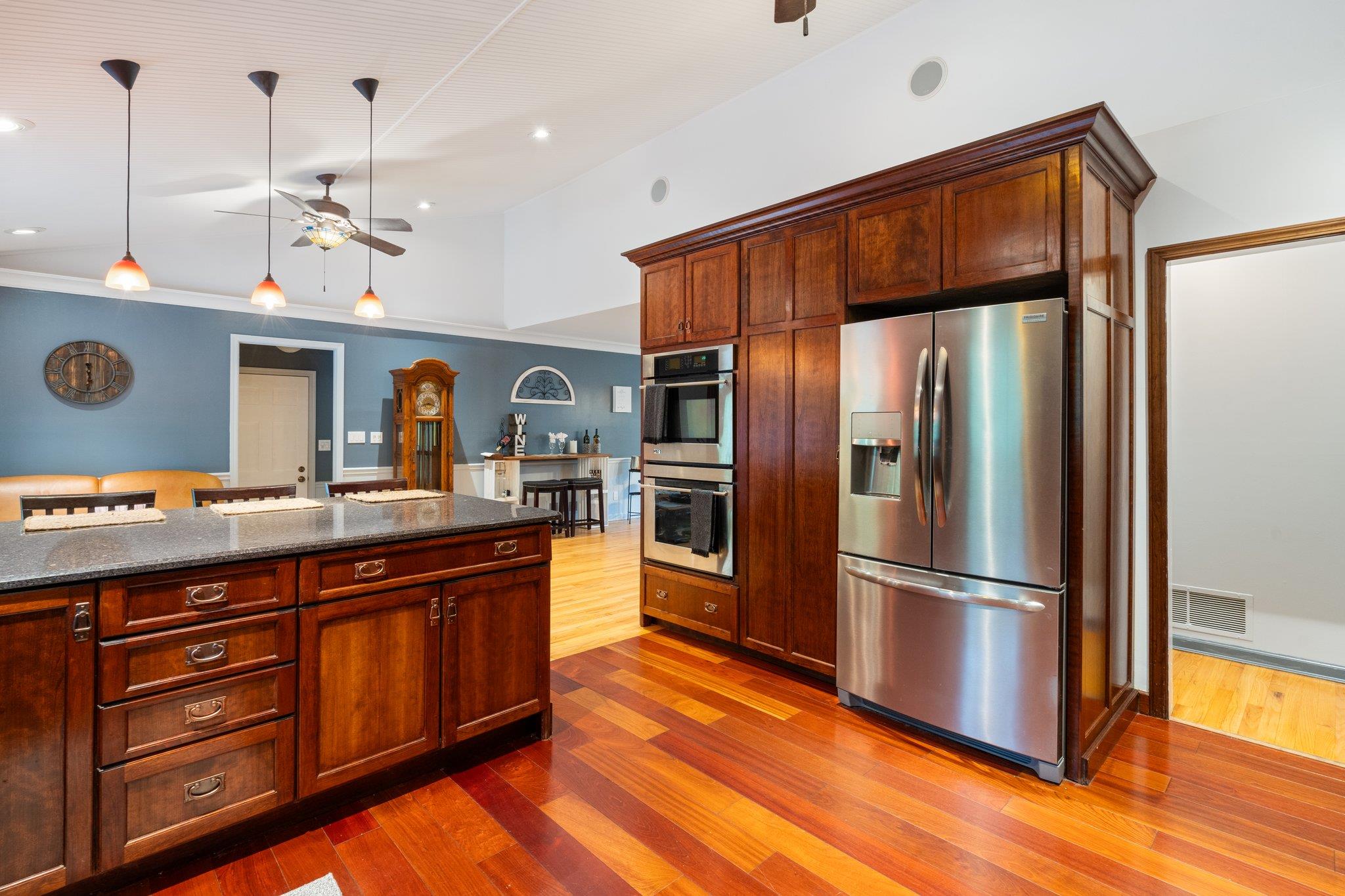 2 Canterbury Court, East Setauket, New York image 12