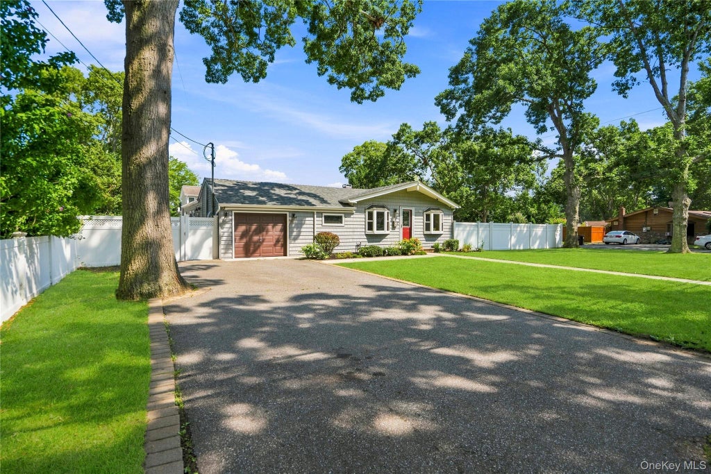 Photo of 91 Spruce Avenue, West Islip, NY 11795 (MLS # 1063813)