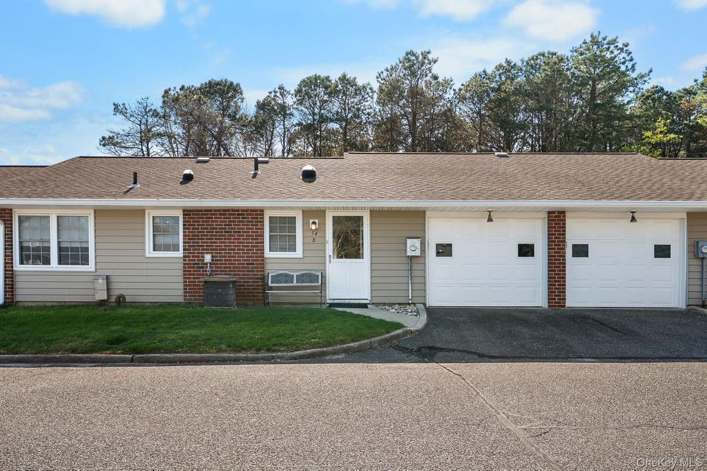 Photo of 54 Aylesbury Court #B, Ridge, NY 11961 (MLS # 996321)