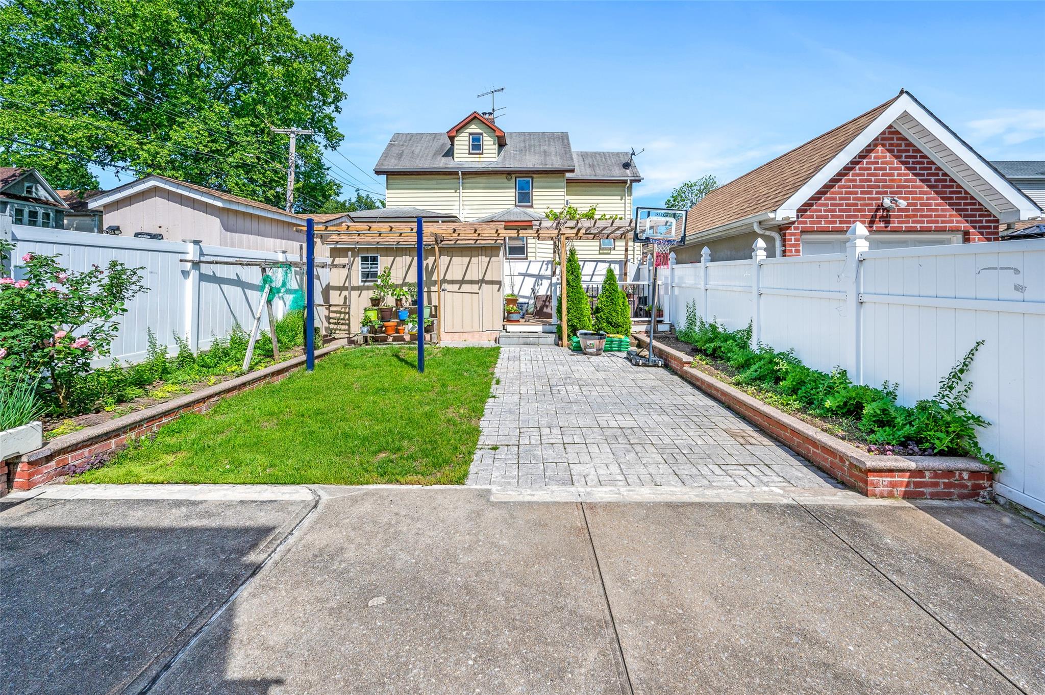20-29 150th Street St, Whitestone, New York image 4