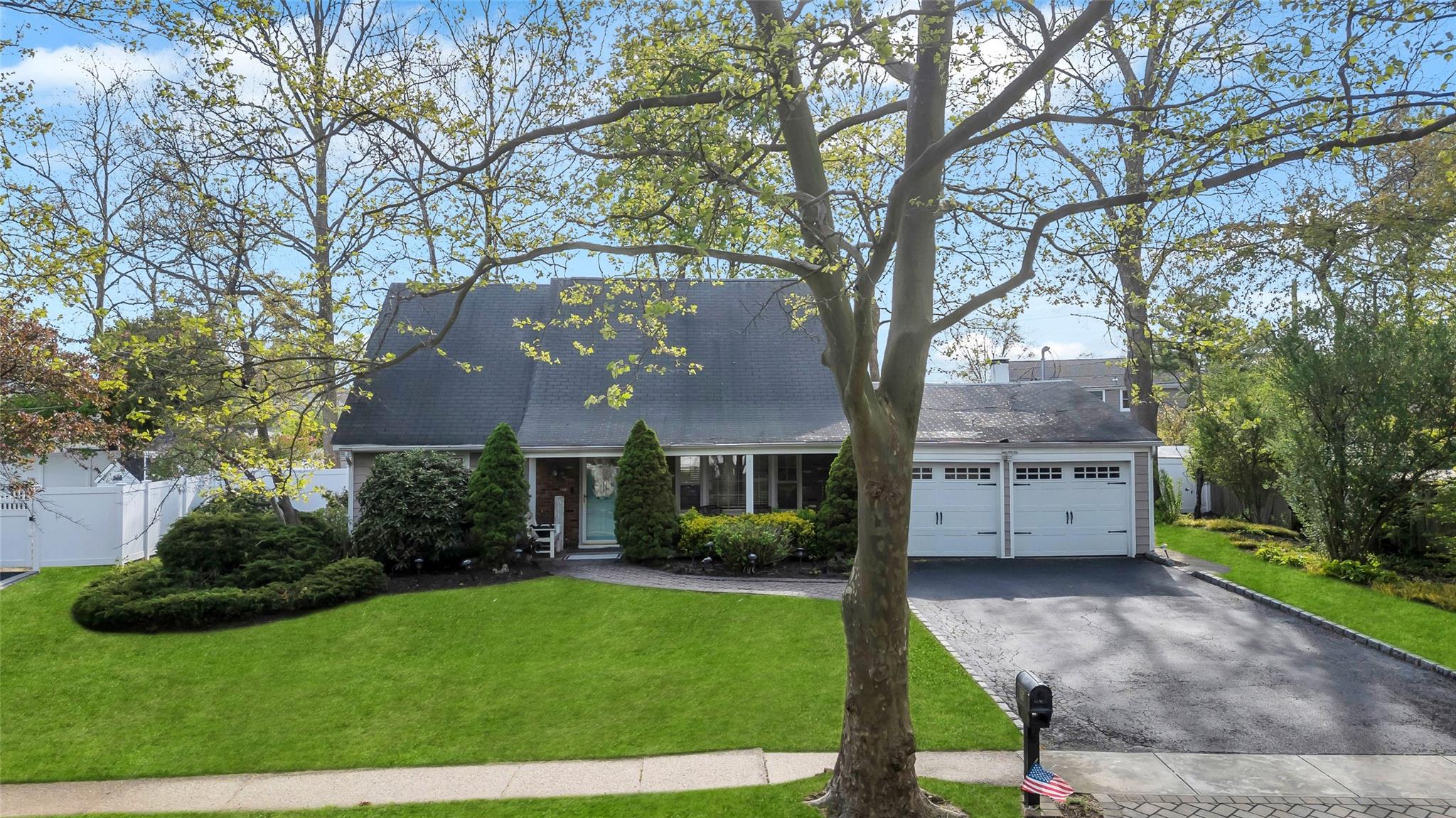 30 Twisting Drive, Lake Grove, New York image 1
