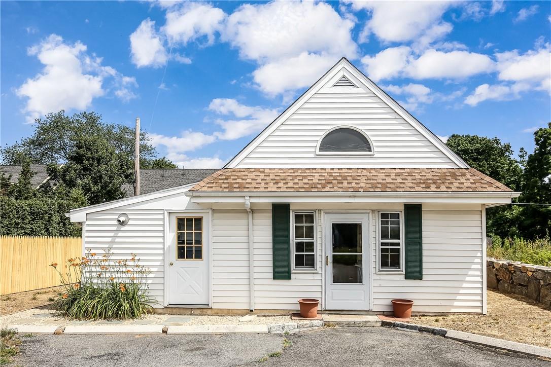 Bedford Road Cottage, Armonk, New York - 1 Bathrooms - 