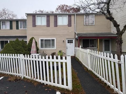 227 Hill Rise, Calverton, NY 11933 - MLS#: 938404