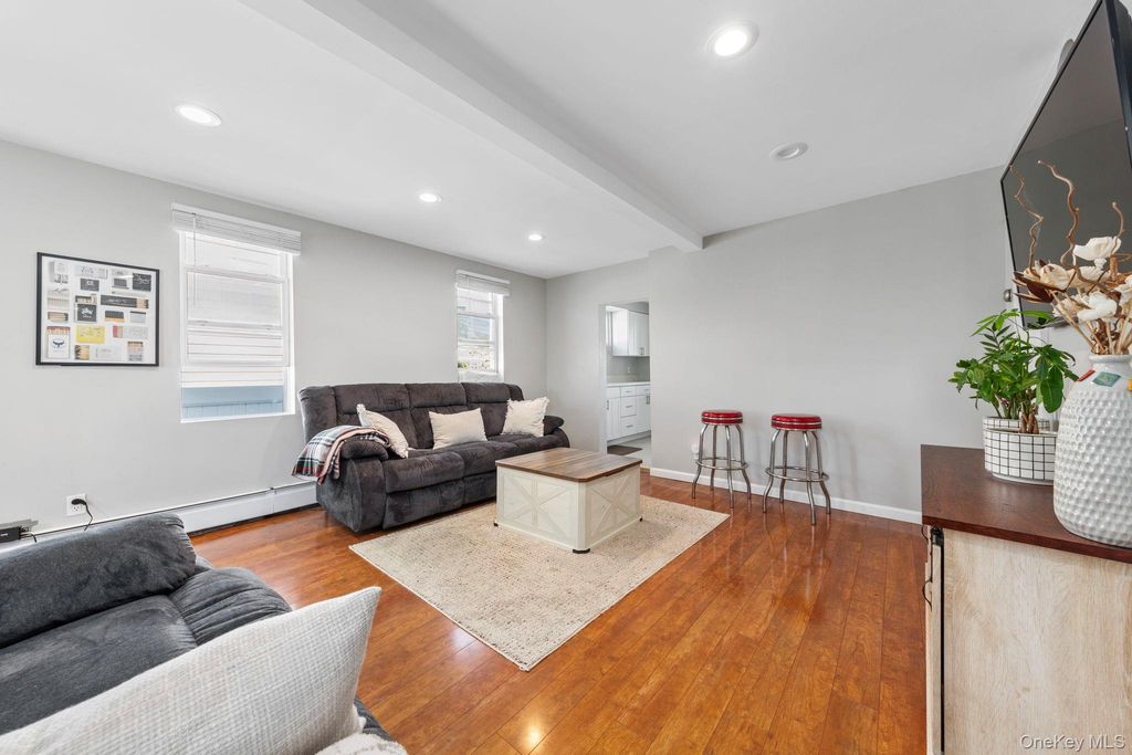 Photo of 102 Clubhouse Road, Bellmore, NY 11710 (MLS # 981048)