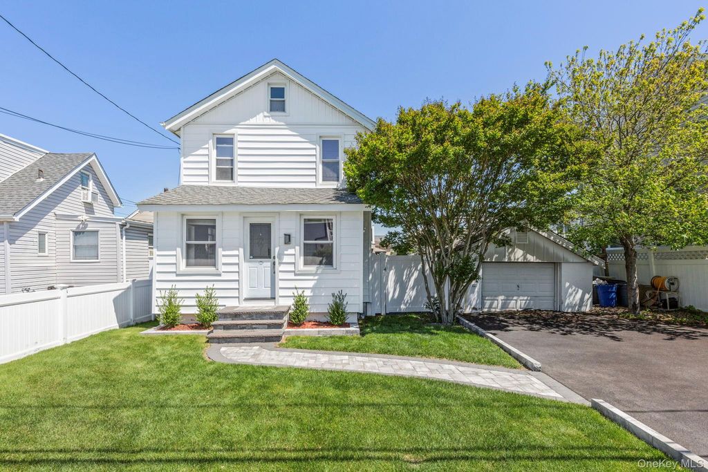 Photo of 102 Clubhouse Road, Bellmore, NY 11710 (MLS # 981048)