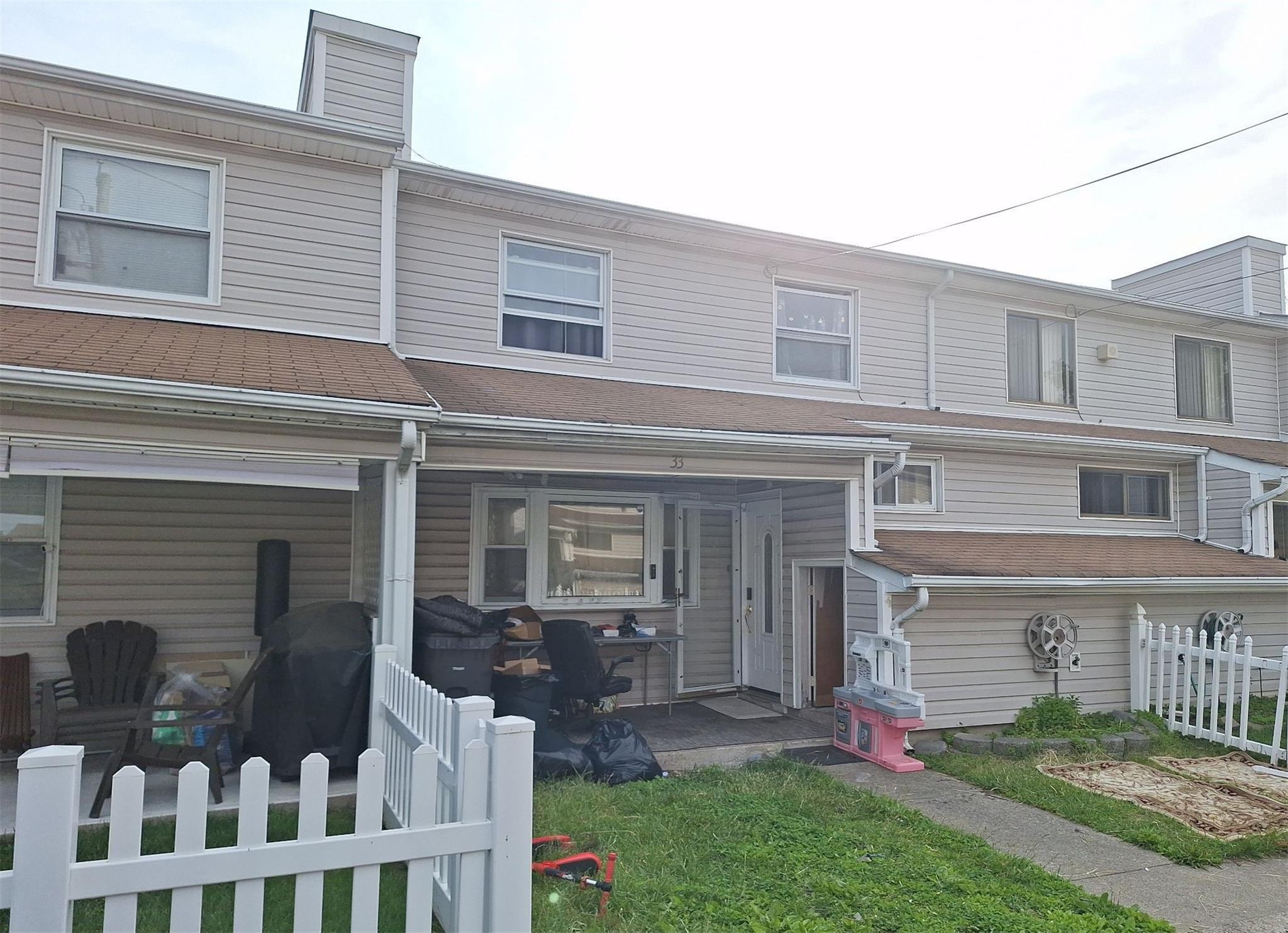 33 Marc Street
