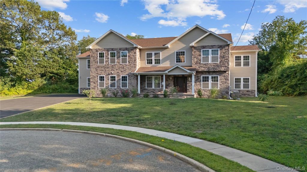 Photo of 4 Coventry Court, Wheatley Heights, NY 11798 (MLS # 902826)