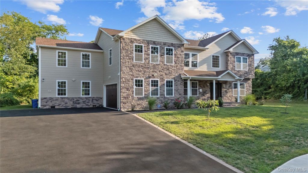 Photo of 4 Coventry Court, Wheatley Heights, NY 11798 (MLS # 902826)