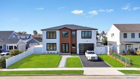 8 Table Lane Hicksville NY 11801