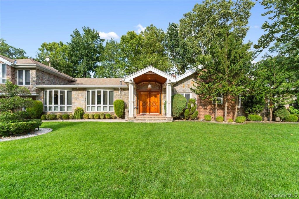Photo of 15 Hillcrest Drive, Great Neck, NY 11021 (MLS # 1053978)