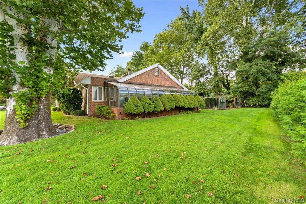 Photo of 15 Hillcrest Drive, Great Neck, NY 11021 (MLS # 1053978)