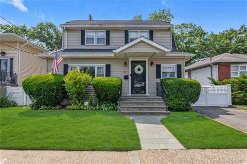 Homes For Sale - 144 Buckingham Place<br/> Nassau County, Lynbrook, NY 11563