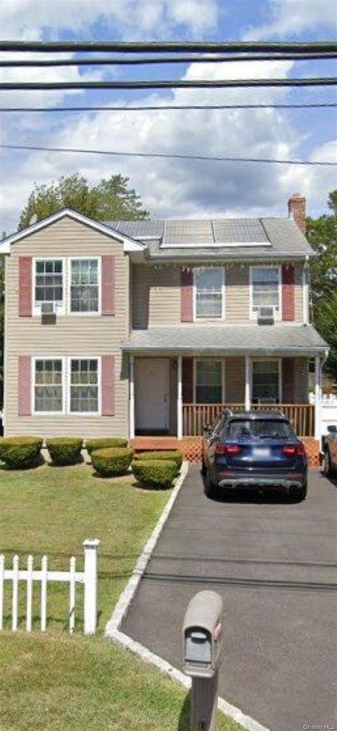 Photo of 71 Washington Avenue, Wheatley Heights, NY 11798 (MLS # 957996)