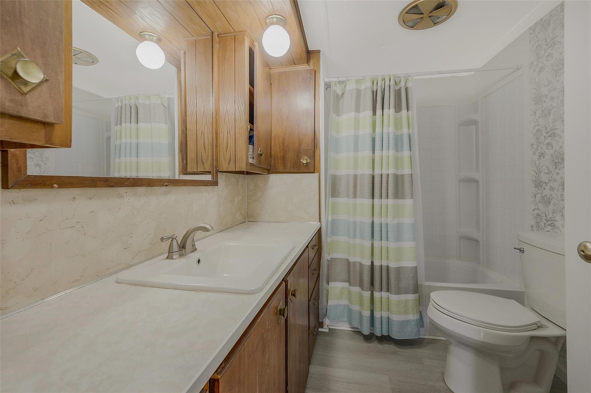 658 Sound Avenue #C15, Calverton, Florida image 12