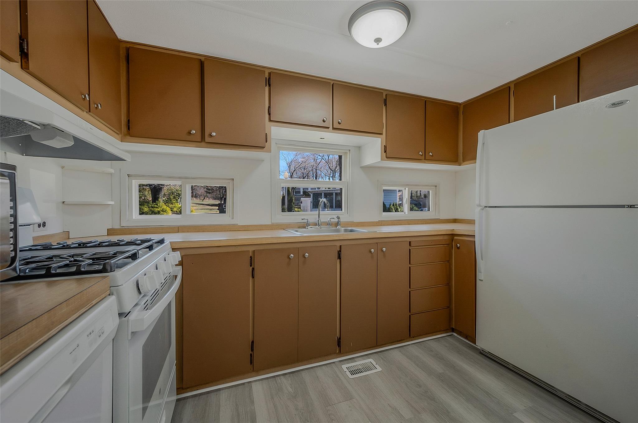 658 Sound Avenue #C15, Calverton, Florida image 11
