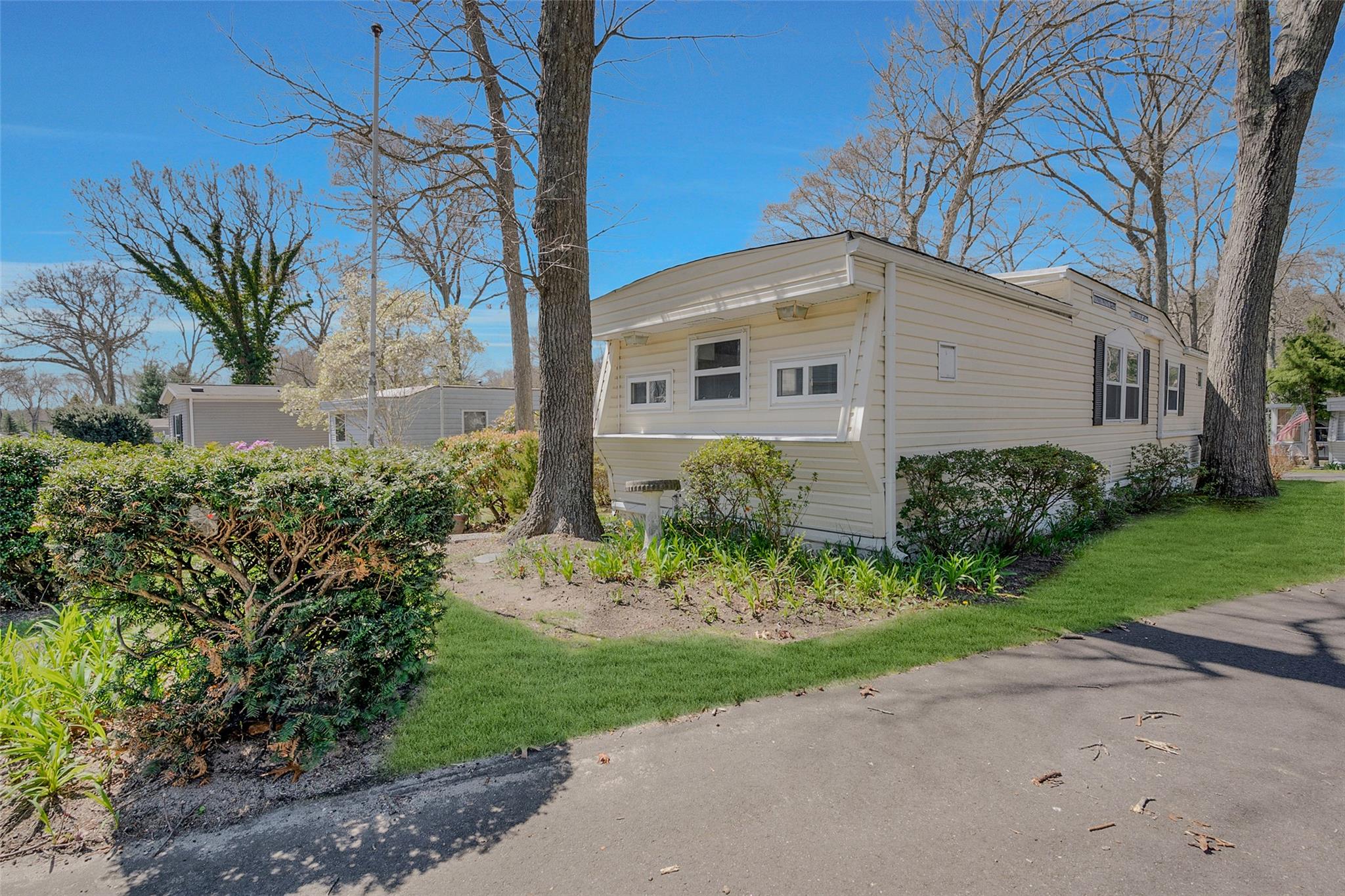 658 Sound Avenue #C15, Calverton, Florida image 3