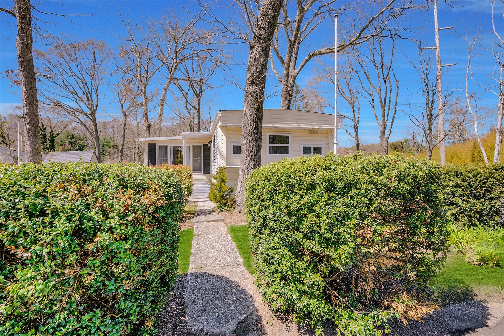 658 Sound Avenue #C15, Calverton, Florida image 2