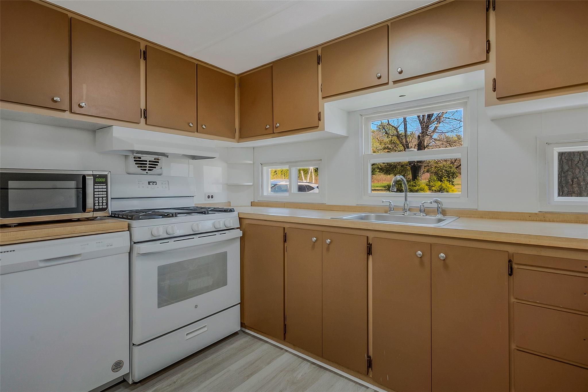 658 Sound Avenue #C15, Calverton, Florida image 10