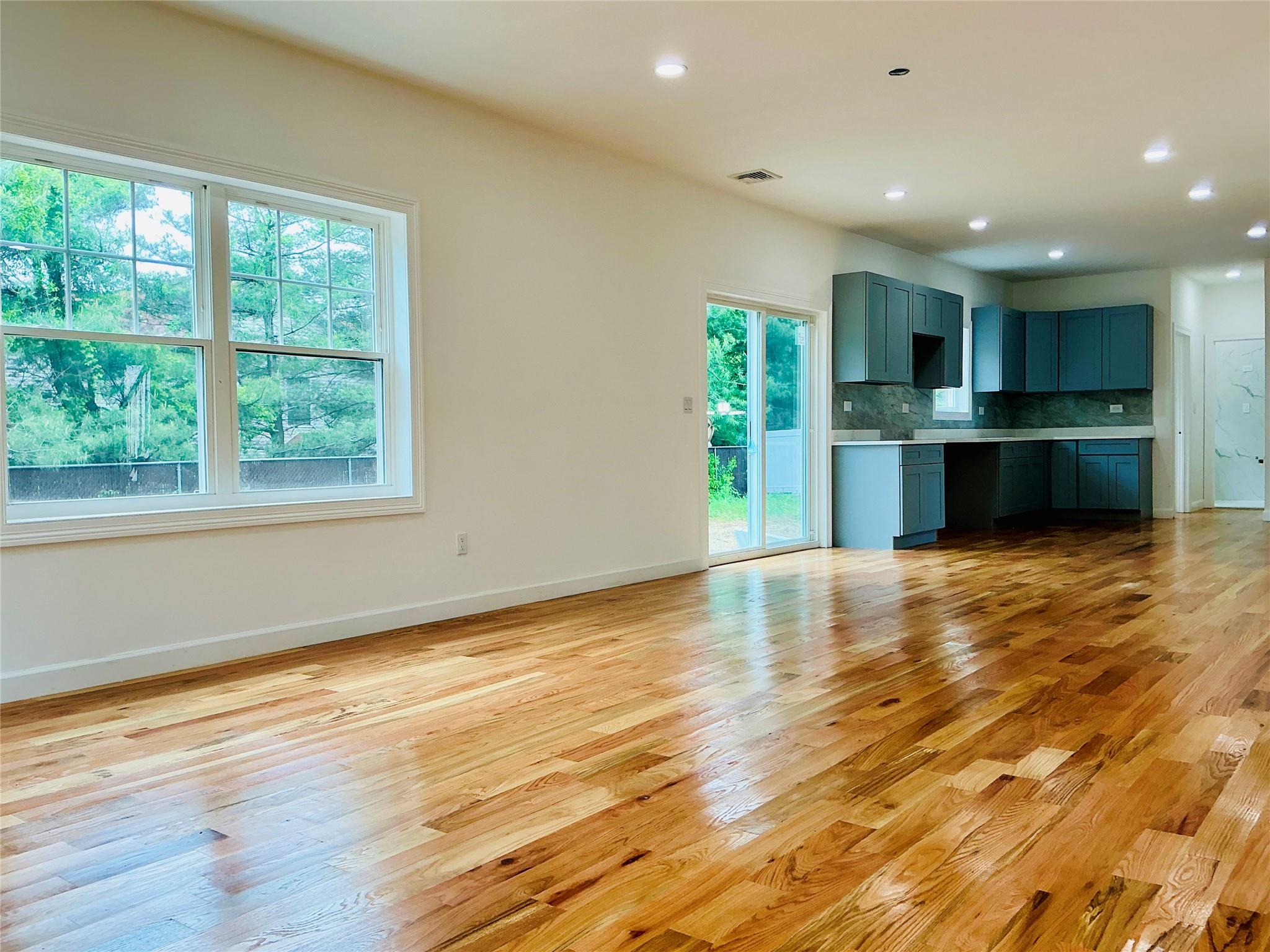 139 Miller Avenue, Amityville, New York image 13