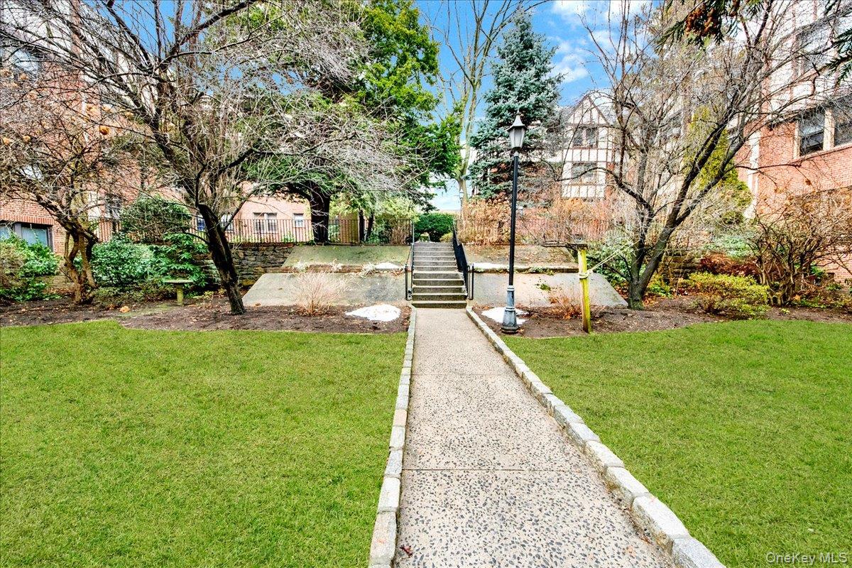 7 Greenridge Avenue B8