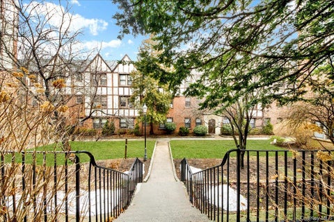 Condo For Sale - 7 Greenridge Avenue #B8<br/> White Plains, NY 10605