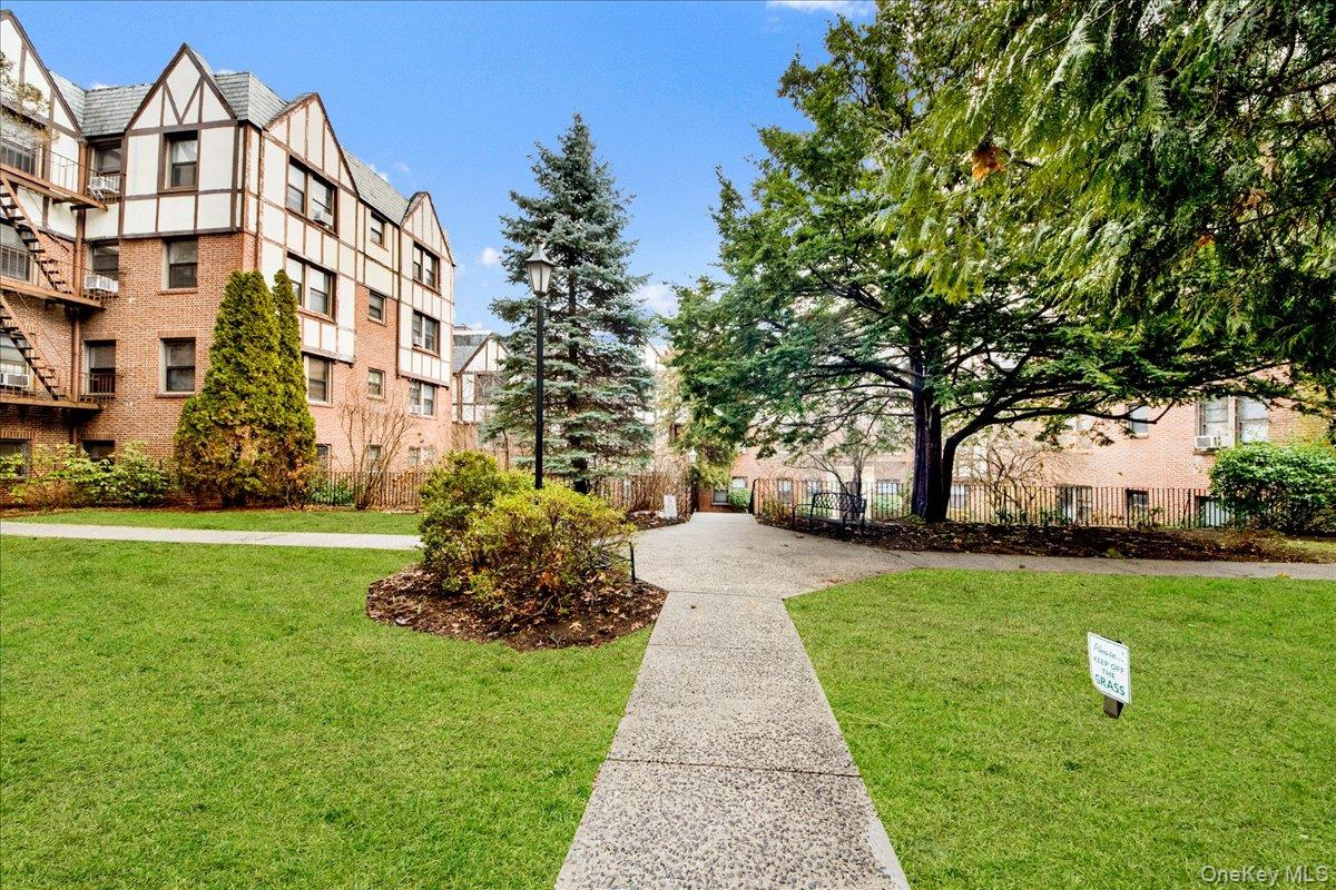 7 Greenridge Avenue B8