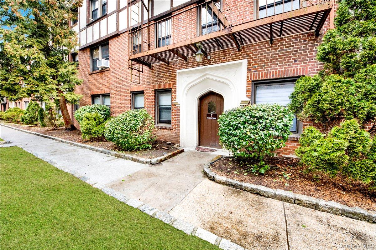 7 Greenridge Avenue B8