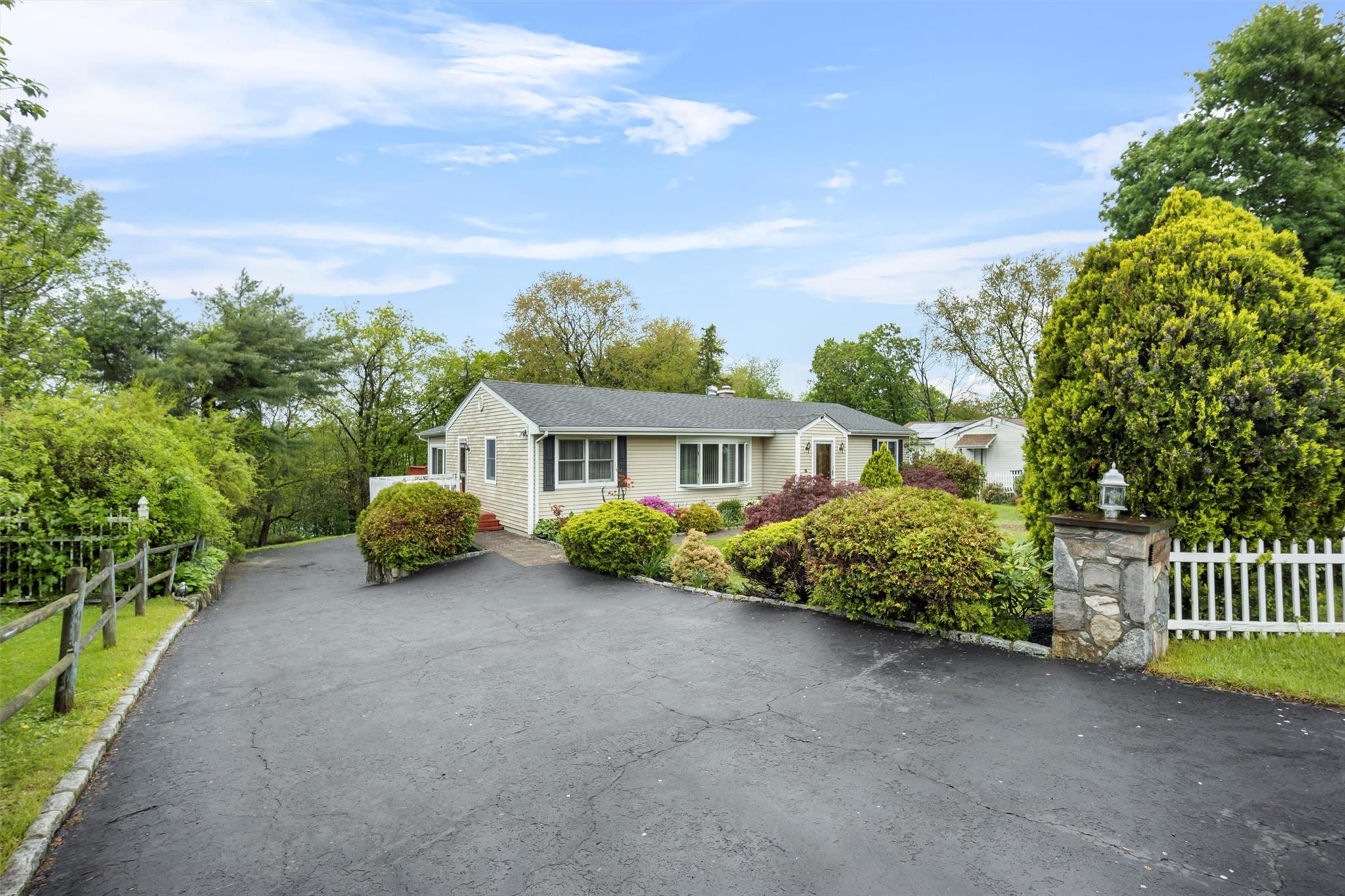 32 Boniello Drive, Mahopac, New York image 1