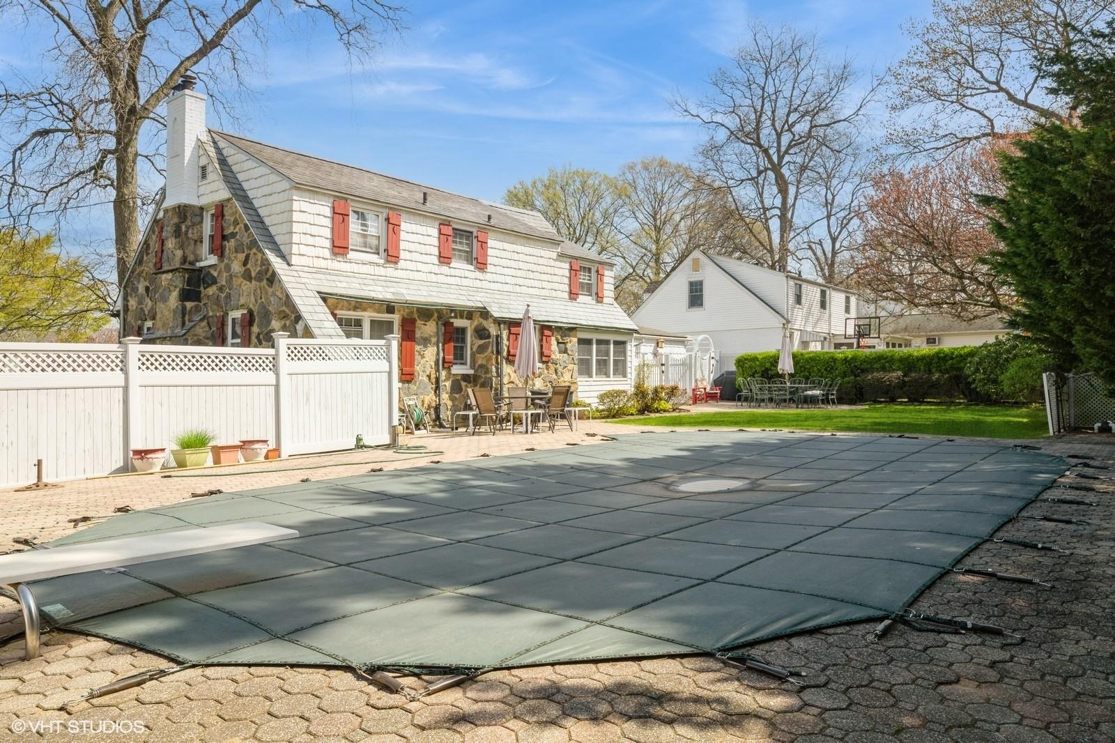 3918 Park Avenue, Seaford, New York image 28