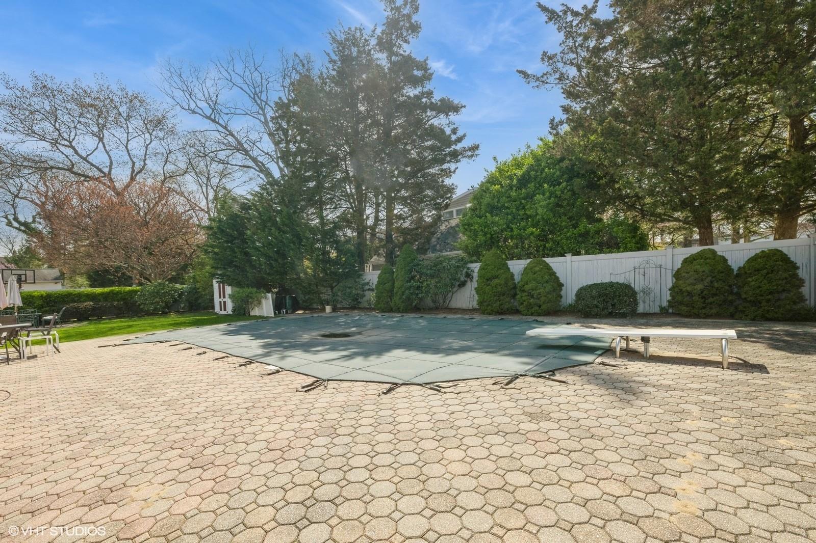 3918 Park Avenue, Seaford, New York image 25