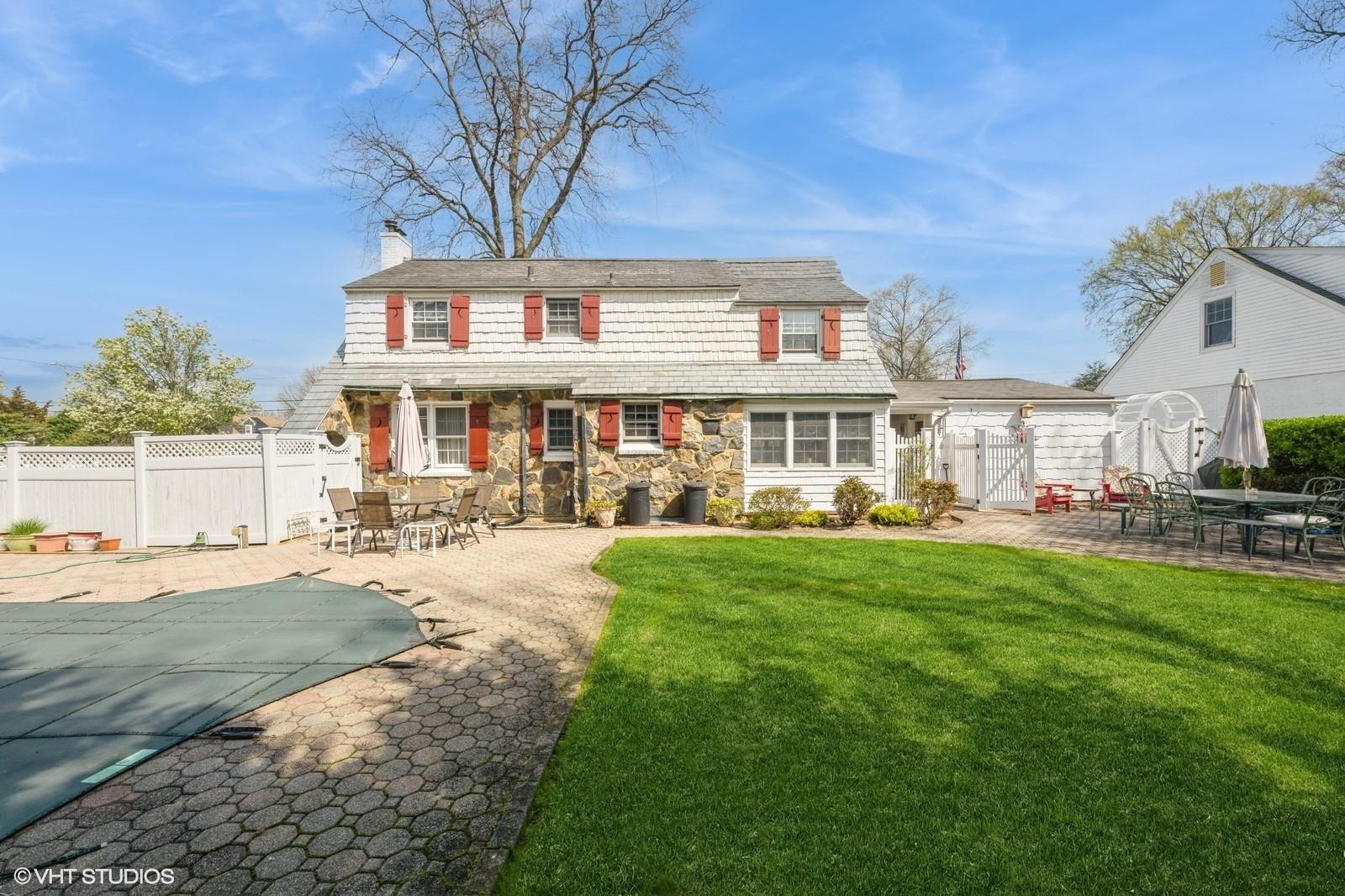 3918 Park Avenue, Seaford, New York image 29