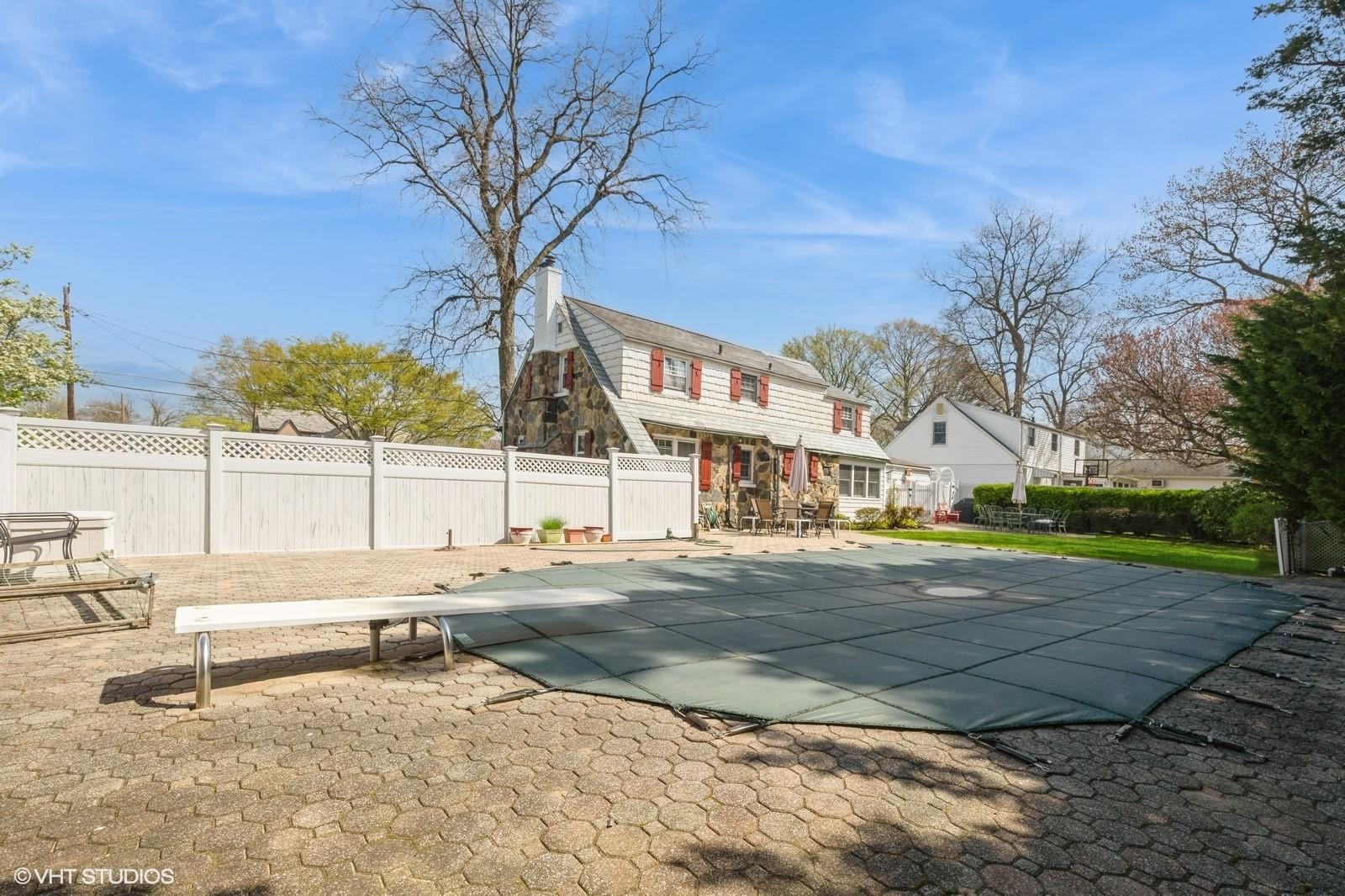 3918 Park Avenue, Seaford, New York image 27