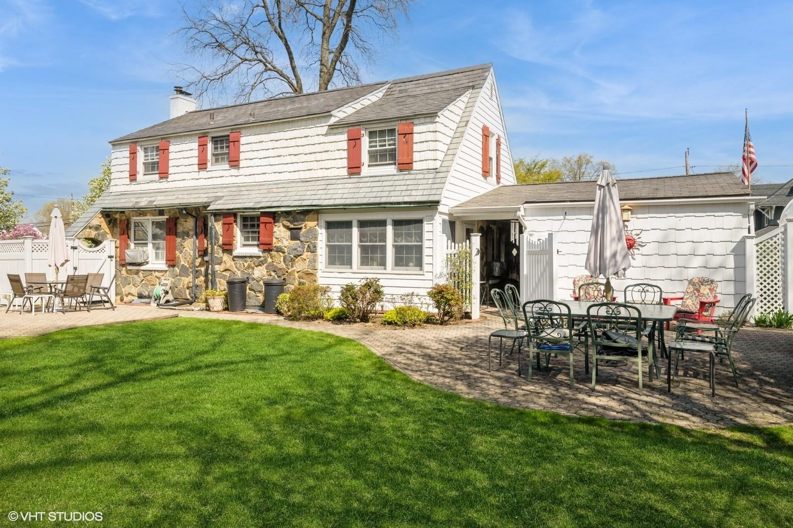3918 Park Avenue, Seaford, New York image 31