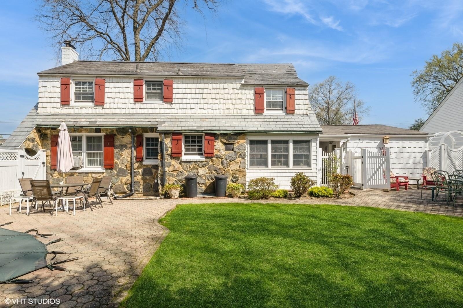 3918 Park Avenue, Seaford, New York image 30