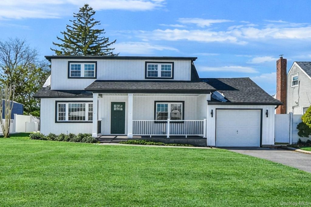 Photo of 30 Jean Drive, North Babylon, NY 11703 (MLS # 967043)