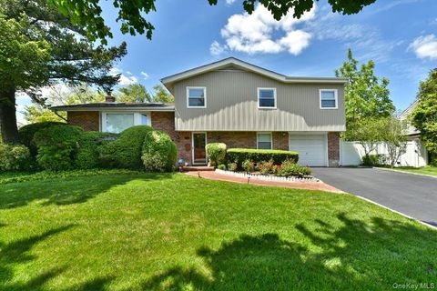 Photo of 10 Orange Drive, Jericho, NY 11753 (MLS # 989166)
