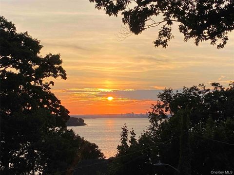 Photo of 161 15th Avenue, Sea Cliff, NY 11579 (MLS # 943644)