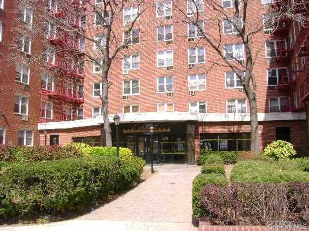 Photo of 63-11 Queens Boulevard #D21, Woodside, NY 11347 (MLS # 944438)