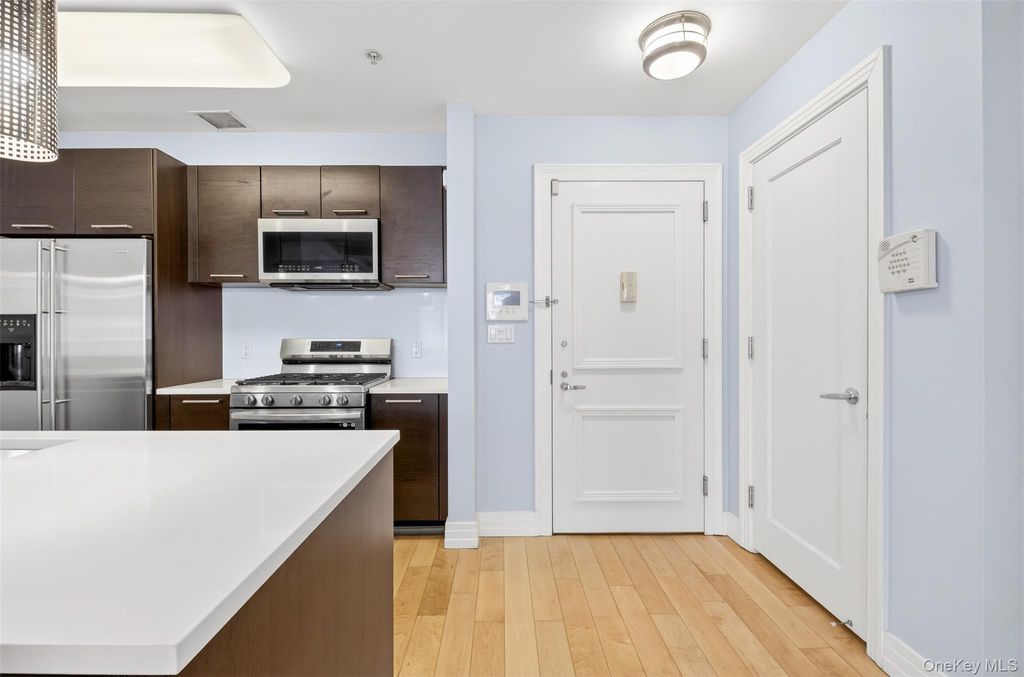 Photo of 6405 Yellowstone Boulevard #206AS, Forest Hills, NY 11375 (MLS # 980397)