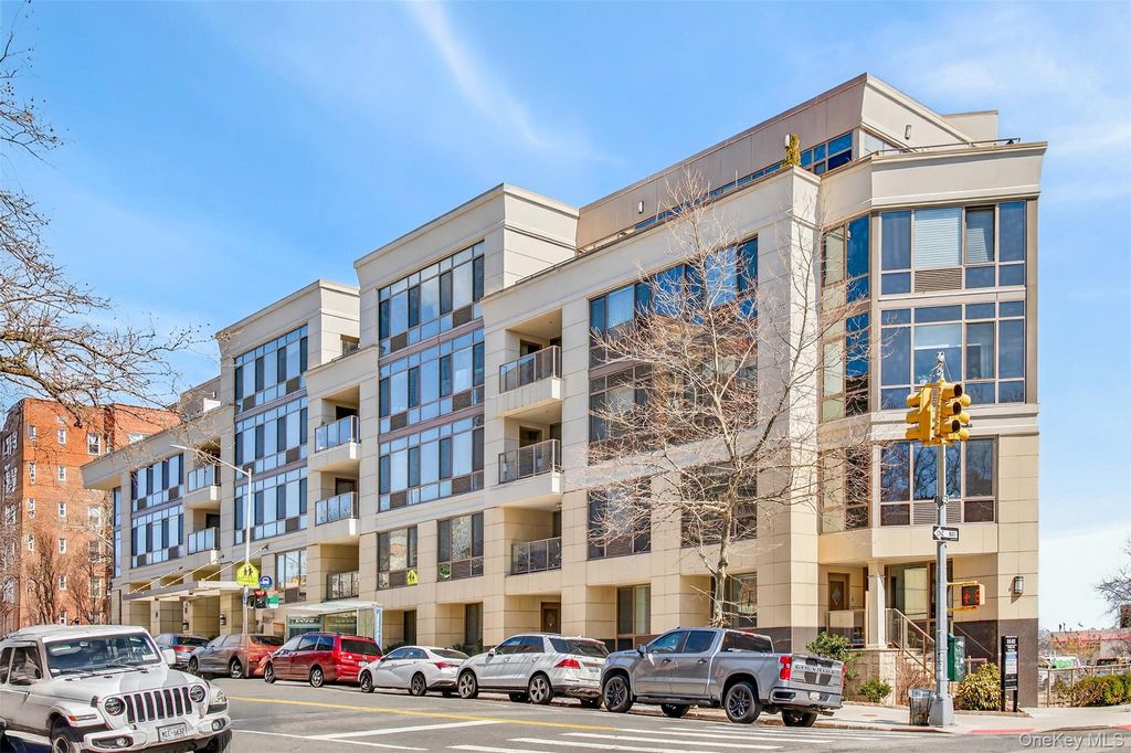 Photo of 6405 Yellowstone Boulevard #206AS, Forest Hills, NY 11375 (MLS # 980397)