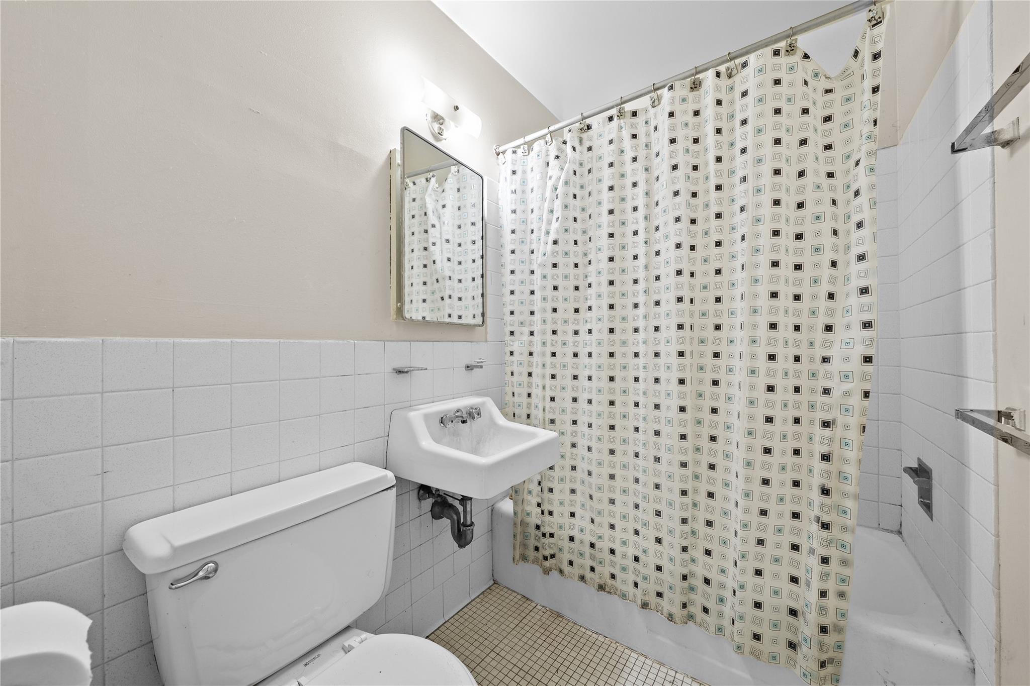 280 Lowndes Avenue 208