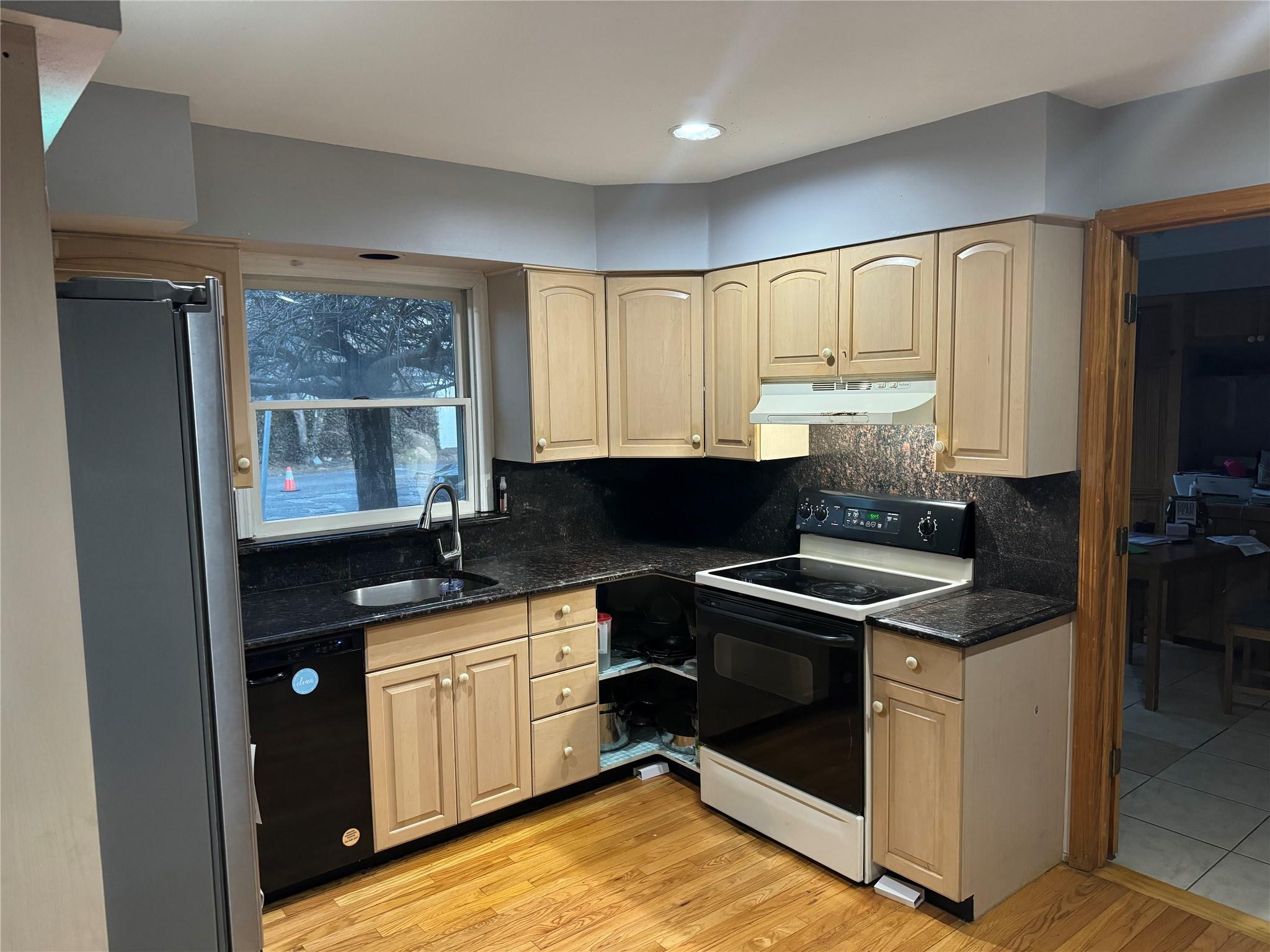 56 Field Avenue, Hicksville, New York image 6