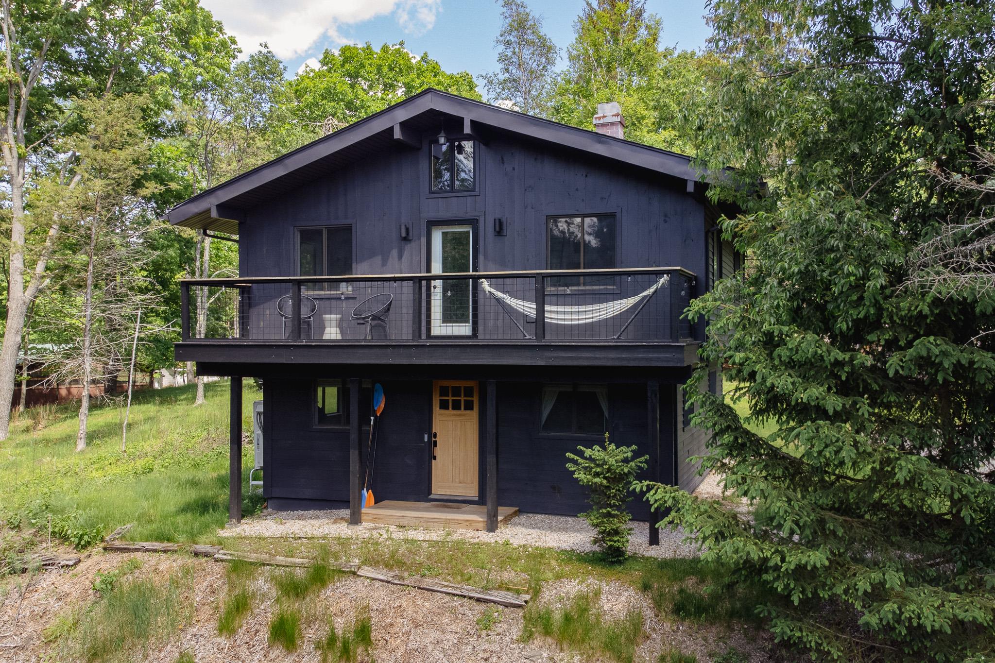 Cherokee Drive, Hillsdale, New York - 3 Bedrooms  
2 Bathrooms  
9 Rooms - 
