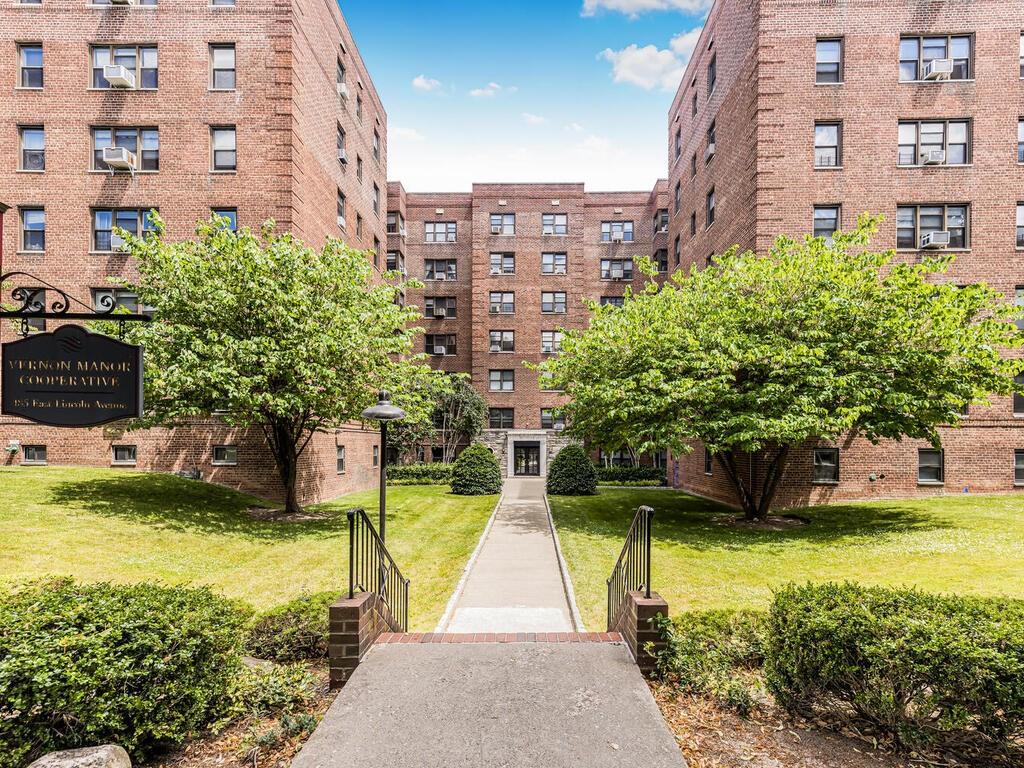485 E Lincoln Avenue 409